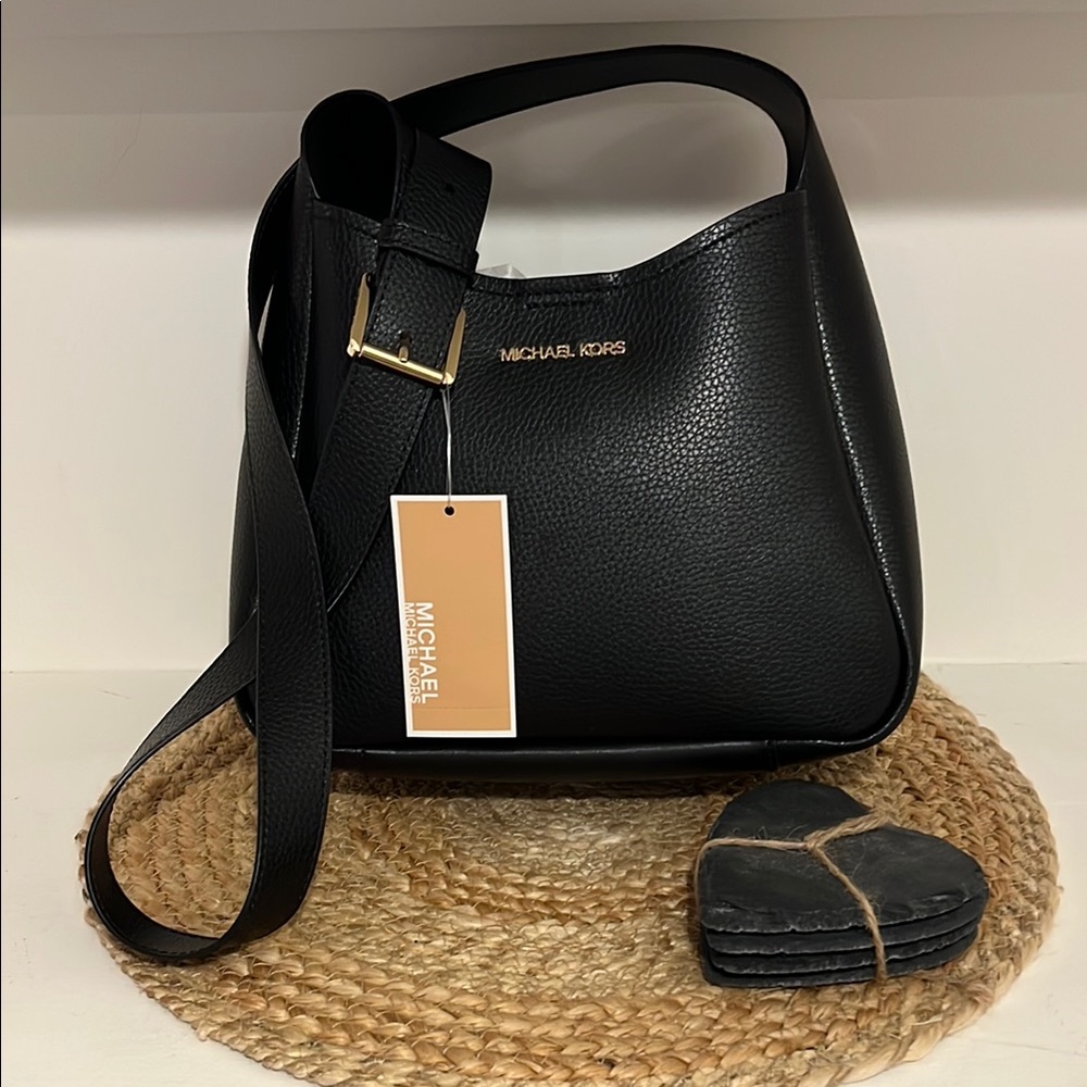 🆕 Michael Kors Birch medium leather messenger with Gold Hardware, black